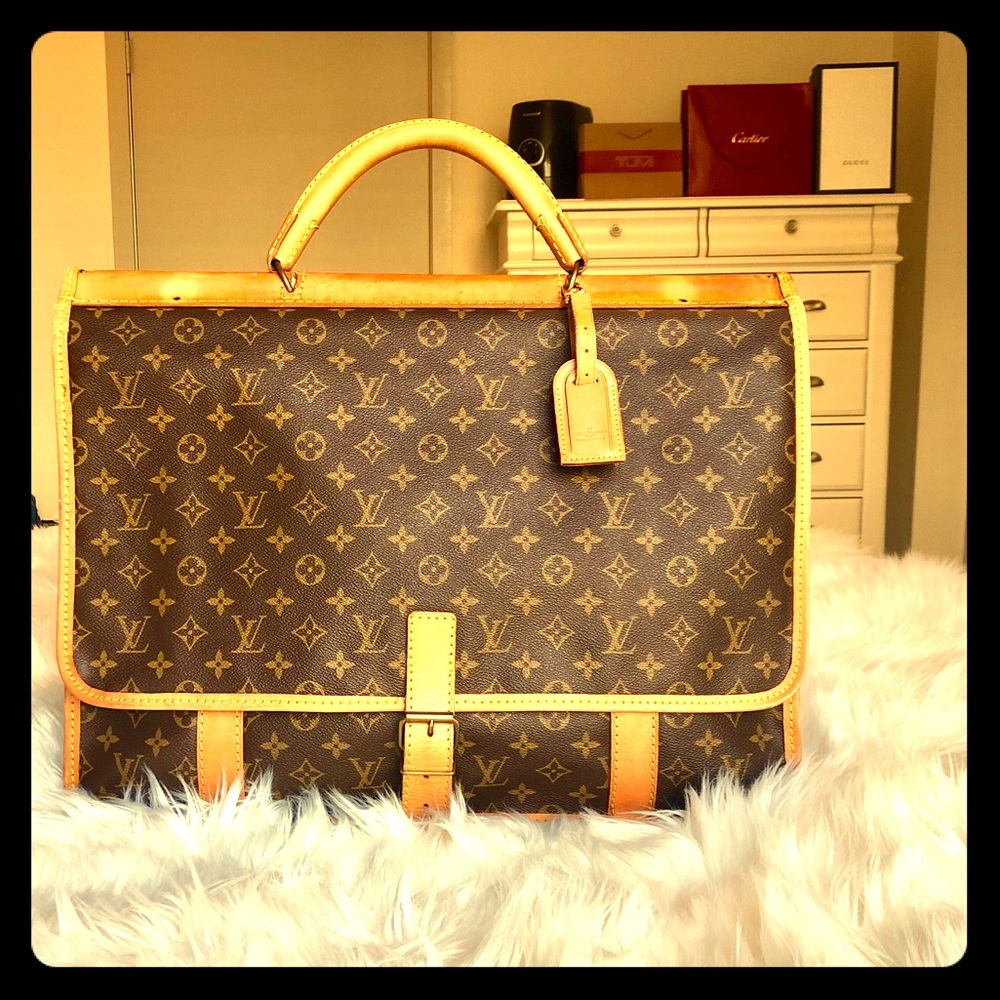 St. Patty’s Sale 🍀 Louis Vuitton Sac Chasse Bag